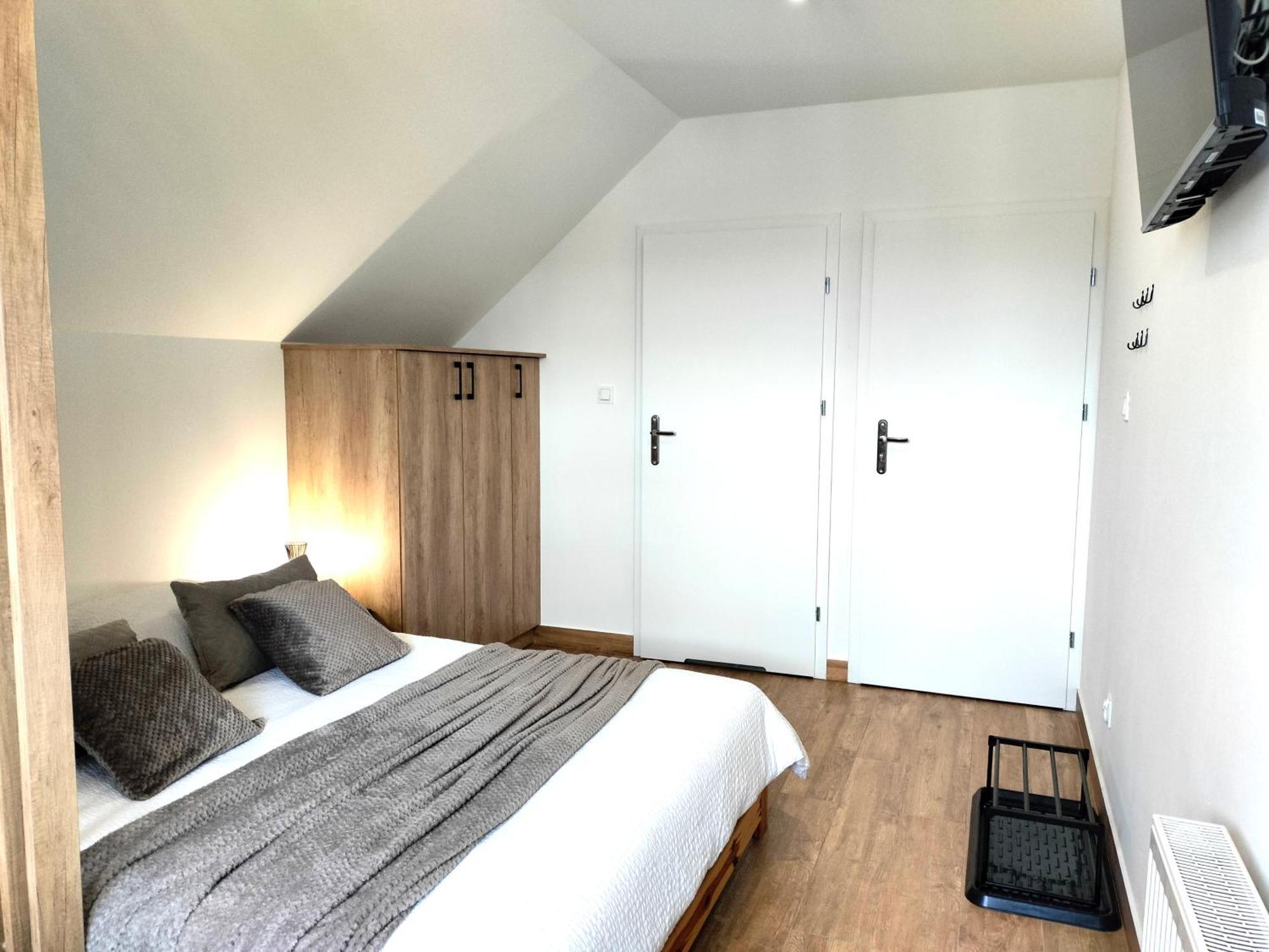 Agroturystyka Jodlowa - Rodzinne Apartamenty W Centrum Gor Swietokrzyskich - Sala Zabaw, Zwierzeta, Bilard Krajno-Zagorze Buitenkant foto