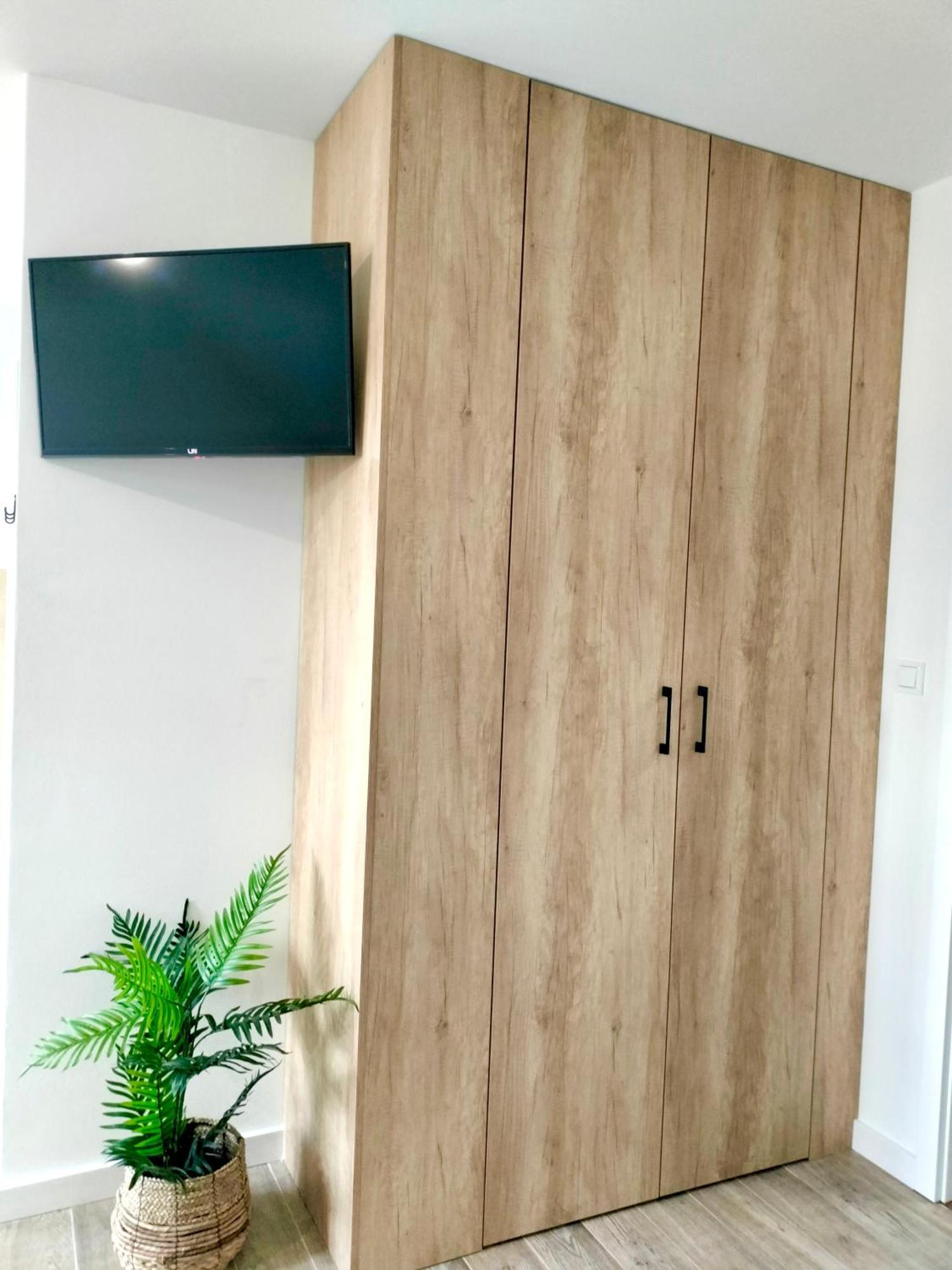Agroturystyka Jodlowa - Rodzinne Apartamenty W Centrum Gor Swietokrzyskich - Sala Zabaw, Zwierzeta, Bilard Krajno-Zagorze Buitenkant foto